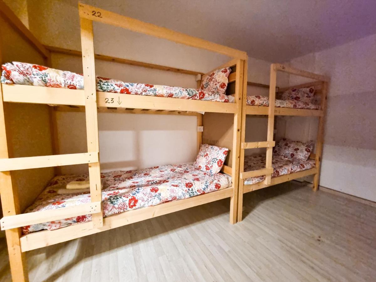 Unique City Hostel 100 Meters From Beach 라르나카 외부 사진