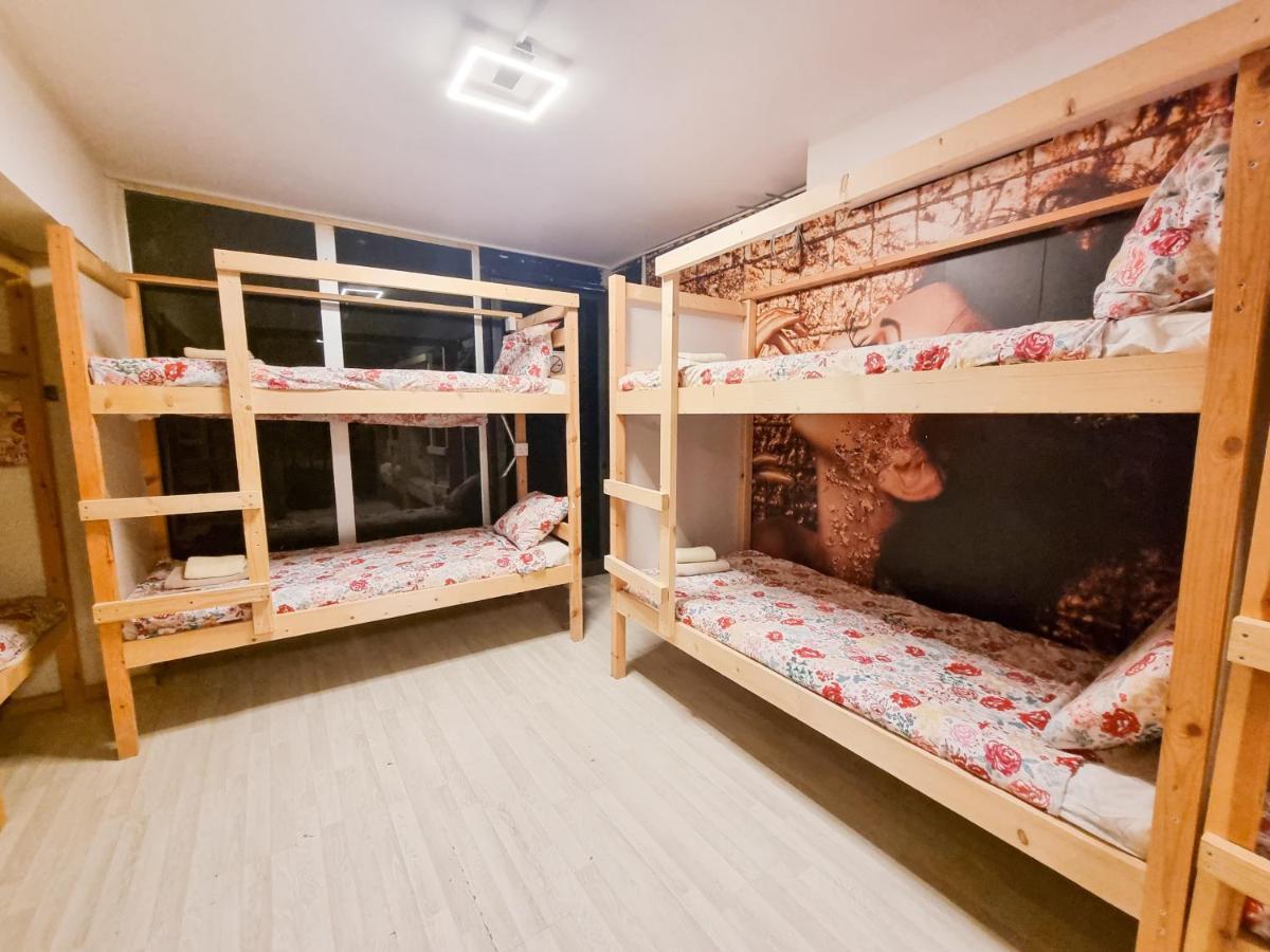 Unique City Hostel 100 Meters From Beach 라르나카 외부 사진