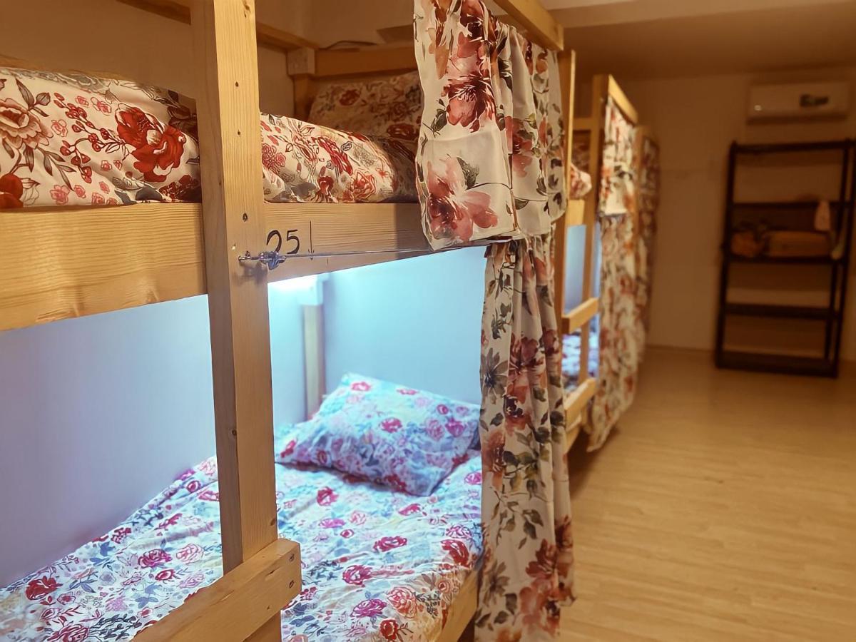Unique City Hostel 100 Meters From Beach 라르나카 외부 사진