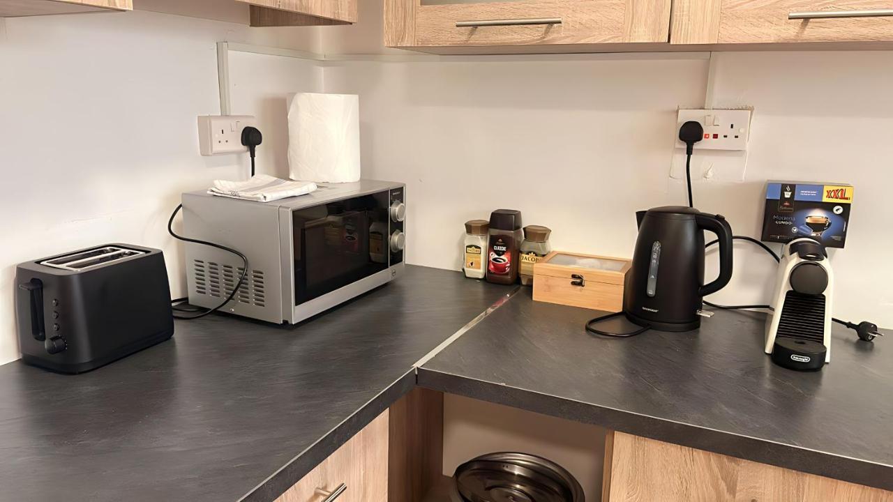 Unique City Hostel 100 Meters From Beach 라르나카 외부 사진