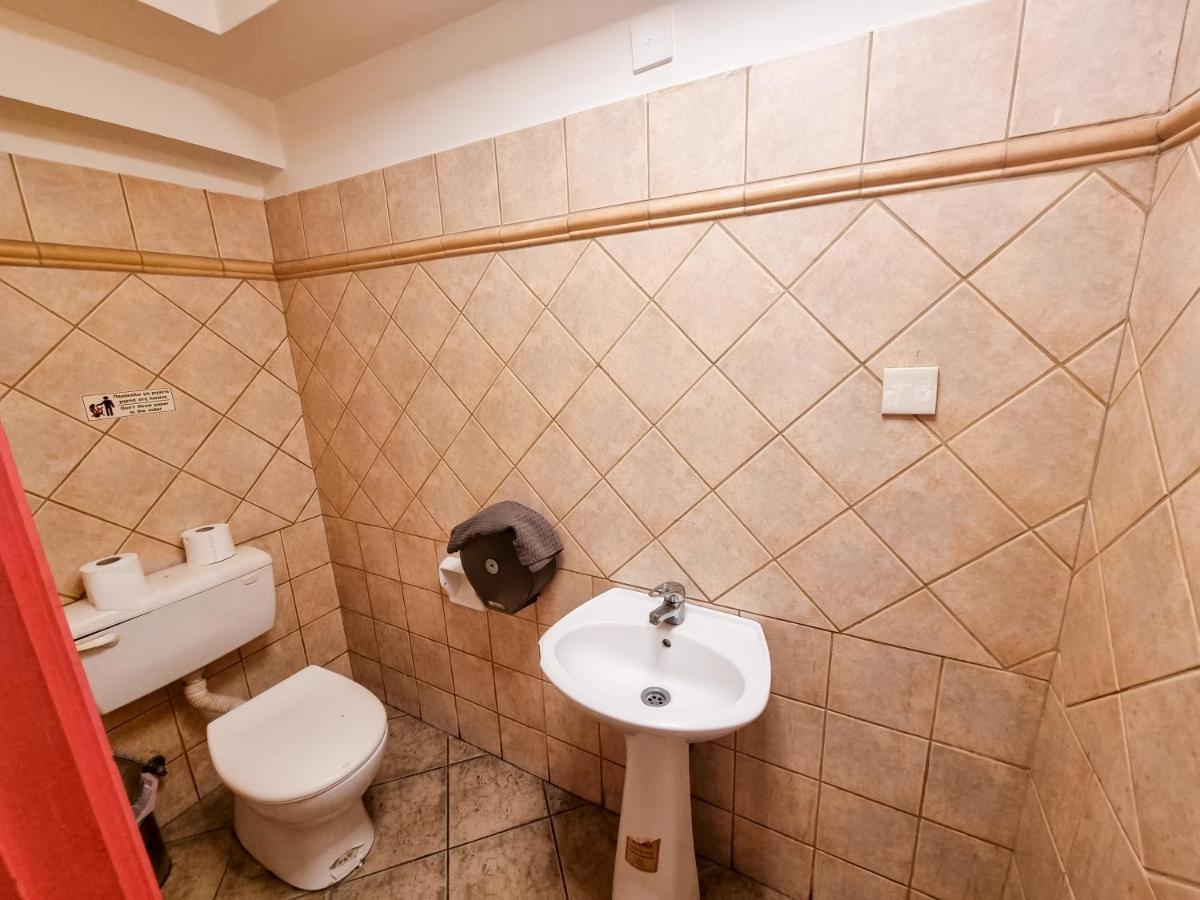 Unique City Hostel 100 Meters From Beach 라르나카 외부 사진