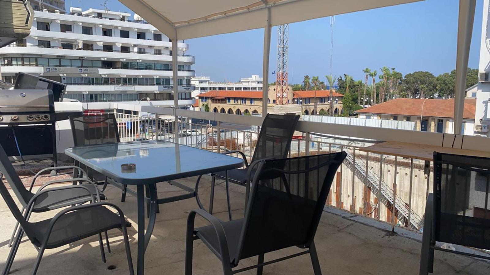 Unique City Hostel 100 Meters From Beach 라르나카 외부 사진