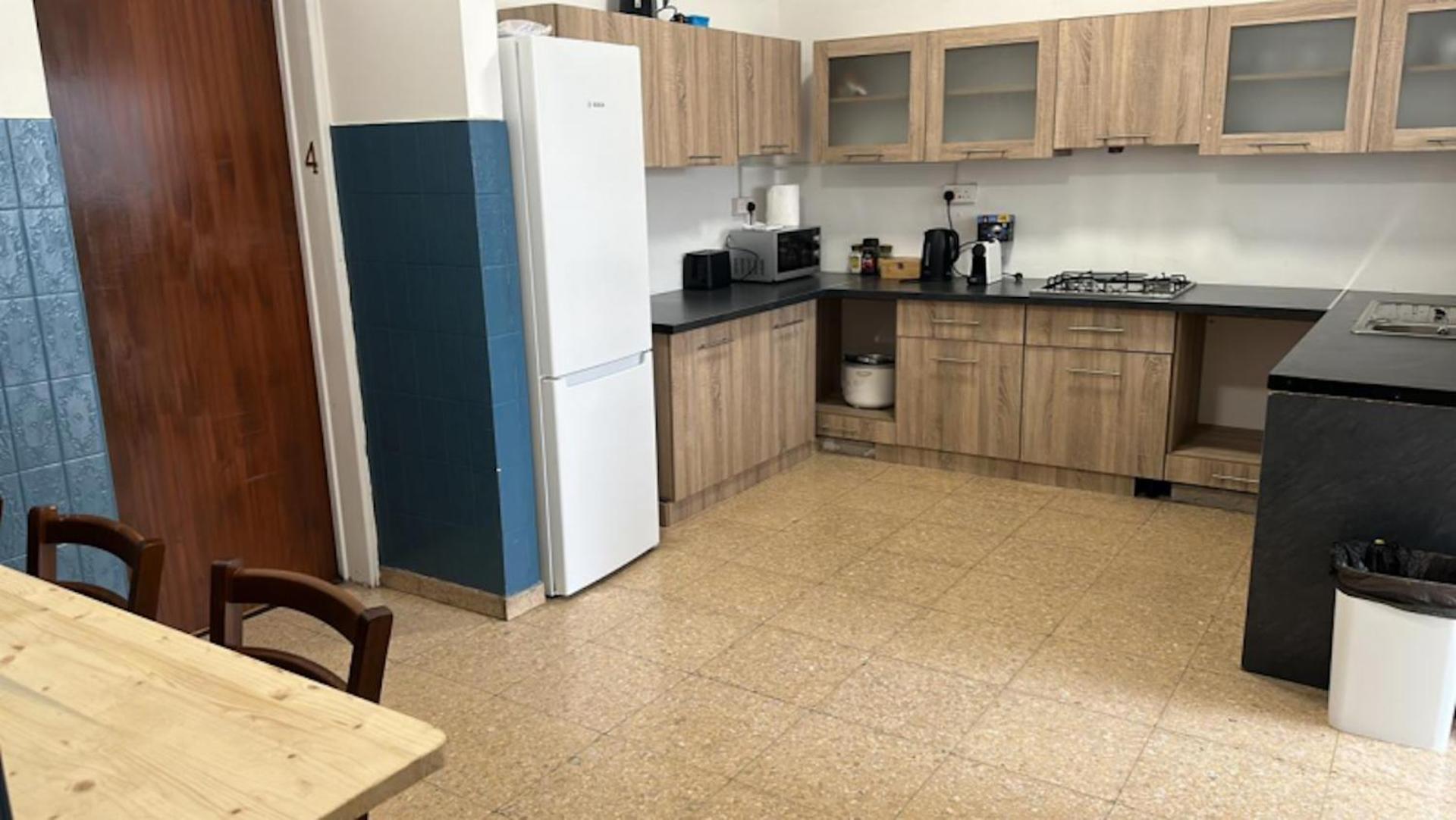 Unique City Hostel 100 Meters From Beach 라르나카 외부 사진