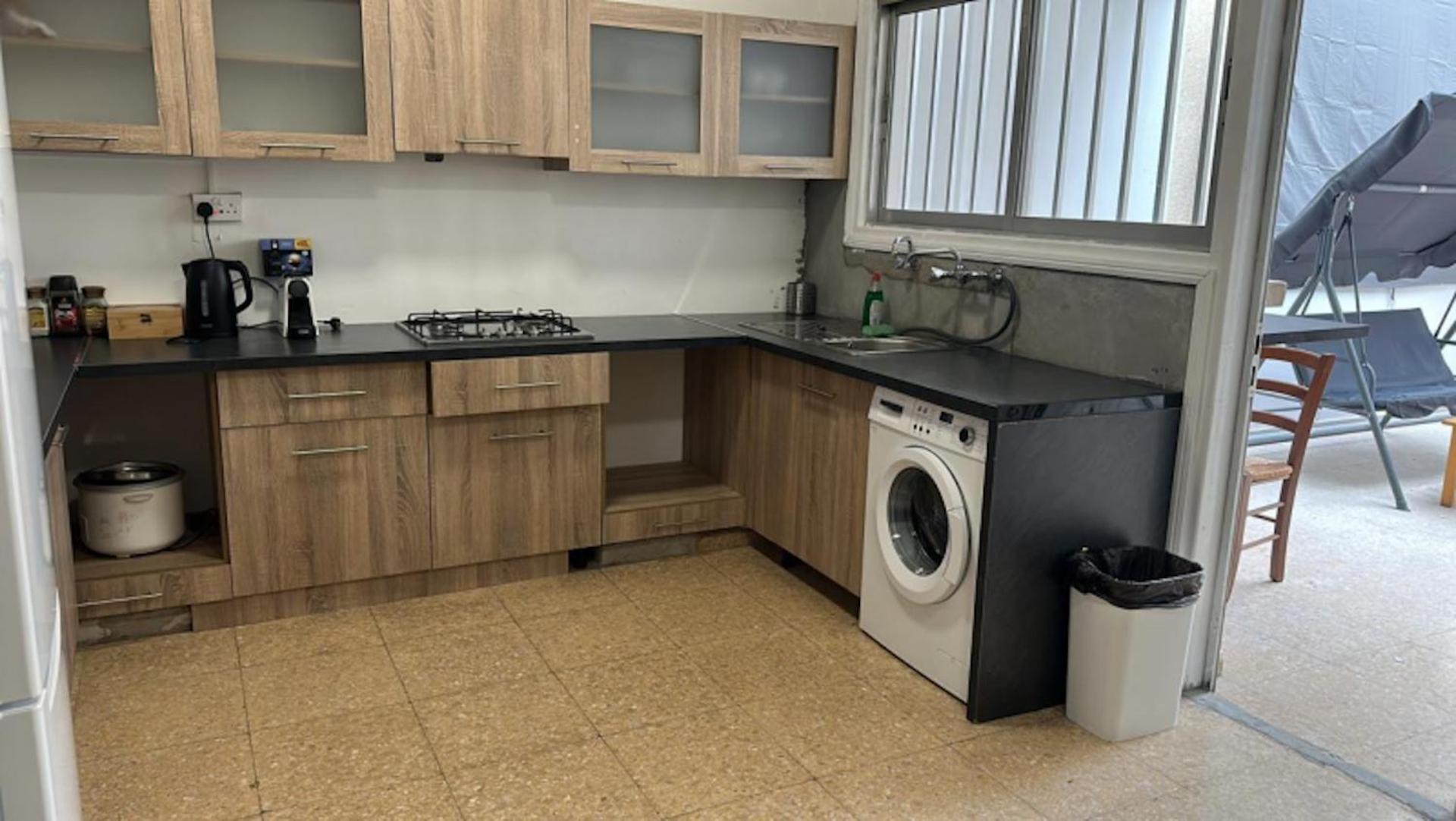 Unique City Hostel 100 Meters From Beach 라르나카 외부 사진